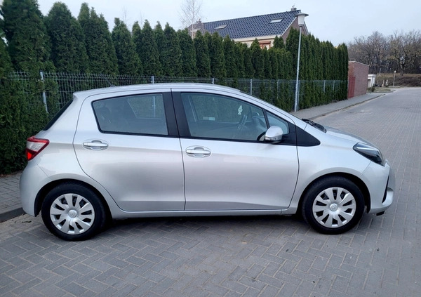 Toyota Yaris cena 38500 przebieg: 120292, rok produkcji 2017 z Biskupiec małe 106